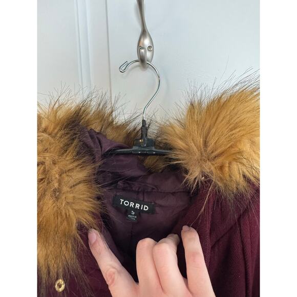 Torrid Burgundy Red Riding Coat Winter Size Maroon Zip Up Fur Hood Size 5X - Picture 3 of 4